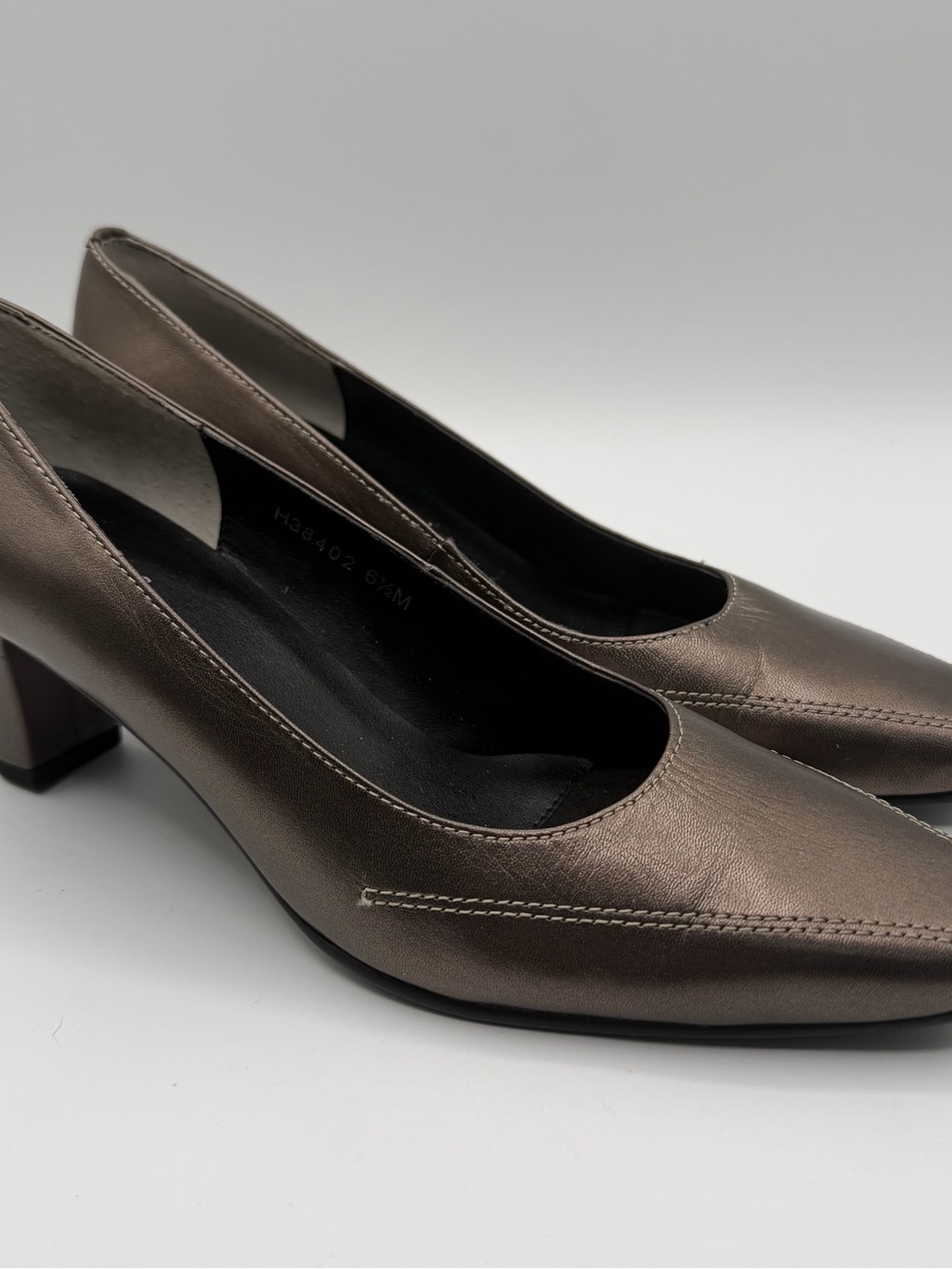 Ros Hommerson Bronze Metallic Leather Kitten Heel Pumps Women’s 6.5M